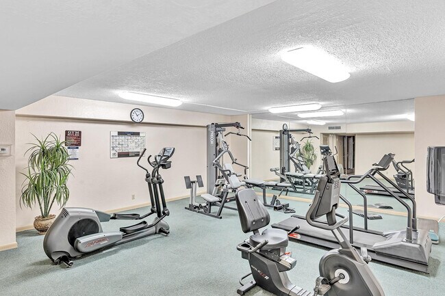 Building Photo - 525 N Ocean Blvd