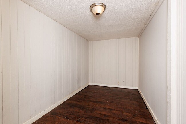 Building Photo - 4 Bedroom, 2 Bathroom in Adamsville