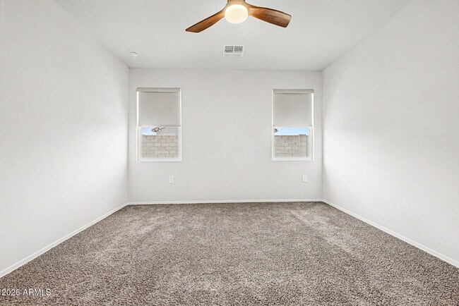 Building Photo - 1302 W Raymond Ave