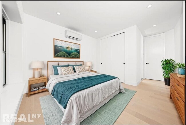 Building Photo - 704 Eighth Avenue