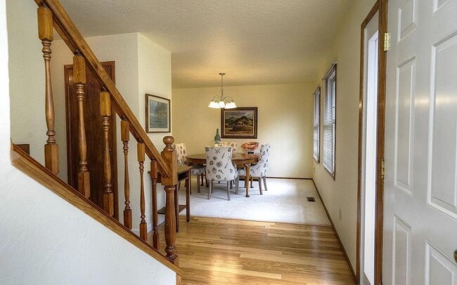 Building Photo - 1004 Acacia St