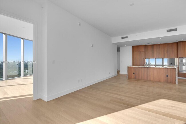 Building Photo - 175 SE 25th Rd