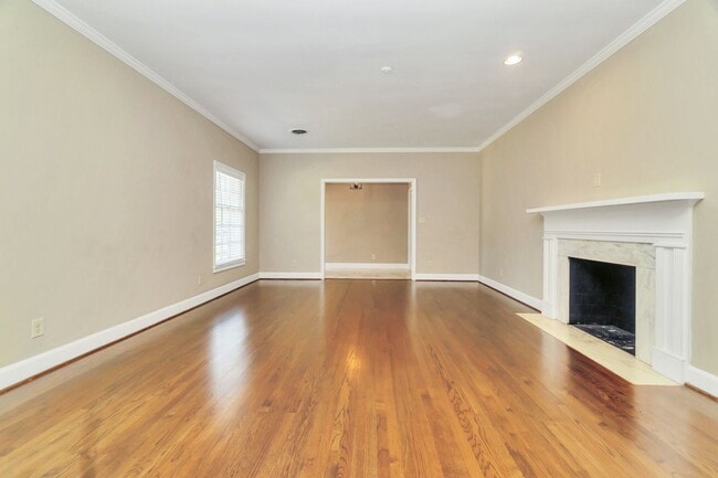 Building Photo - ** 3 bed 2 bath located in McGehee Estate ...