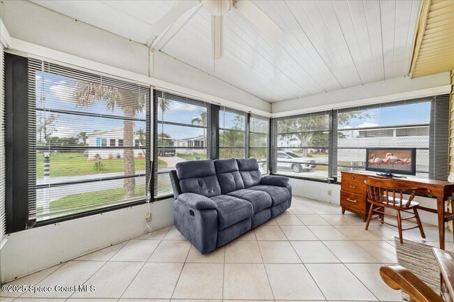 Building Photo - 938 Wren Cir