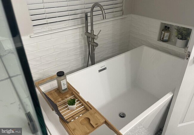 Building Photo - 6906 Lenape Ct