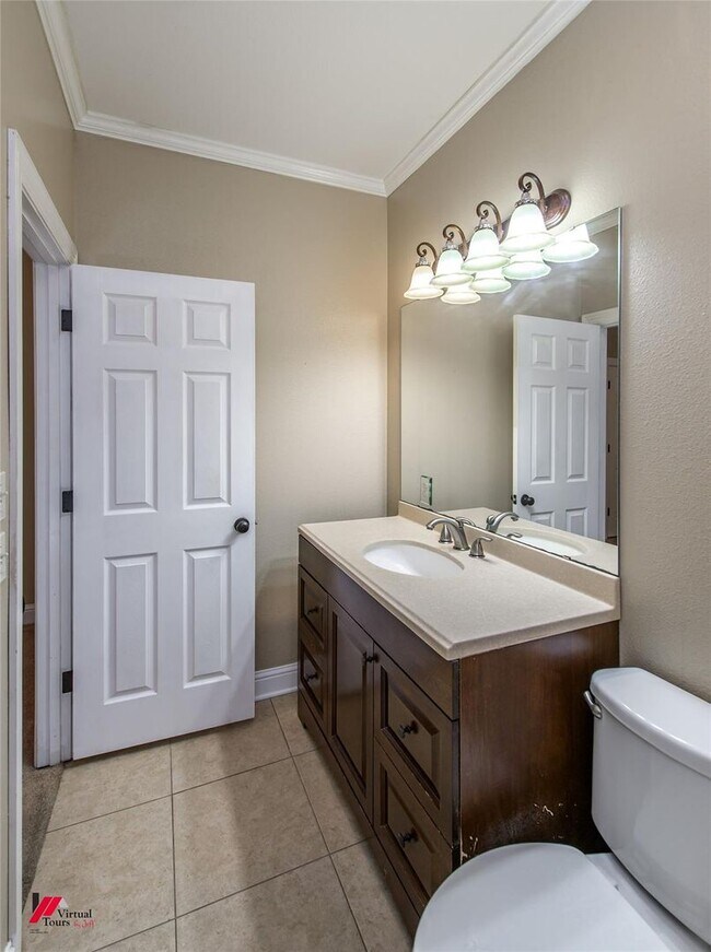 Building Photo - Villaggio Townhouse