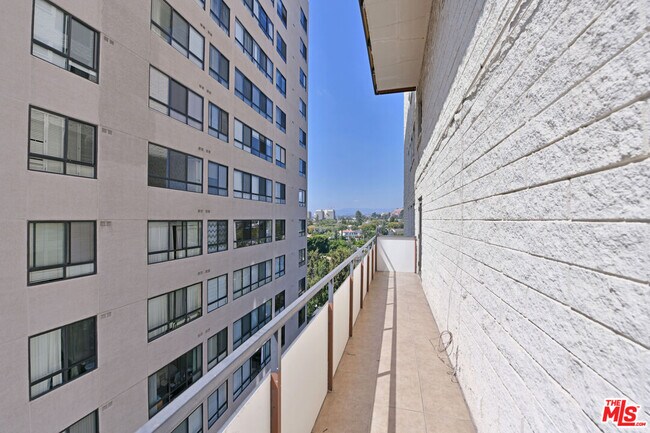 Building Photo - 10535 Wilshire Blvd