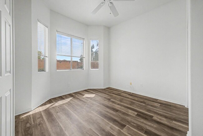 Building Photo - 16489 N Oachs Dr