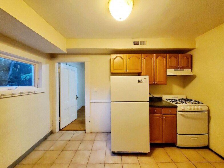 Building Photo - 17 Bay