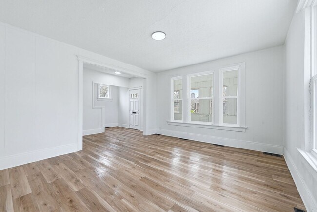 Building Photo - Charming 3BR with Garage & Updates