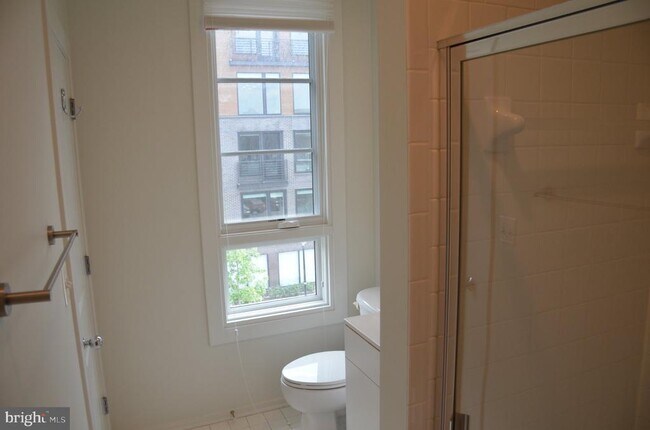 Building Photo - 708 N Henry St