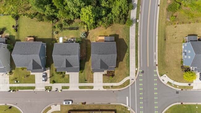 Building Photo - 3700 Horton Hill Dr
