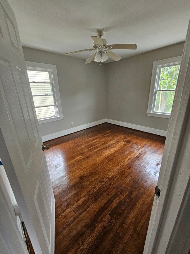 Bedroom 3 - 14650 Superior Rd