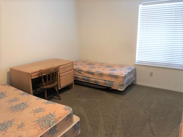 Large Shared Bedrooms - 659 N 700 E