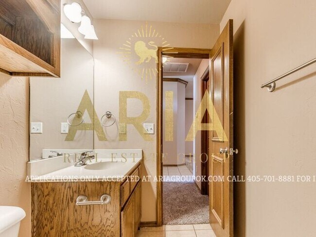 Building Photo - BEAUTIFUL 3 BED/2 BATH HOME IN ROYAL OAKS!...