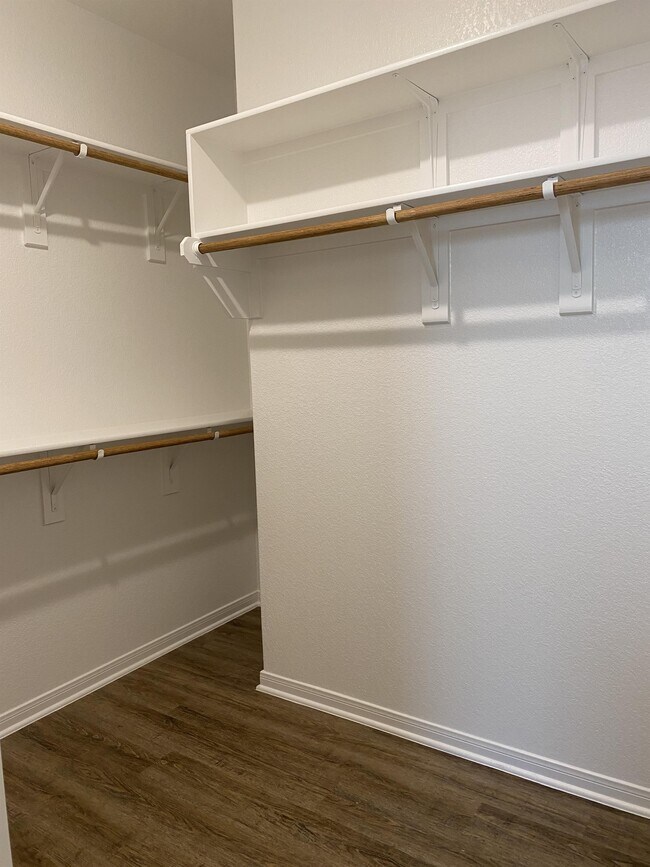 Building Photo - 808 Killam Dr