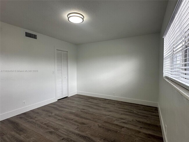 Building Photo - 2401 NW 9th Ave
