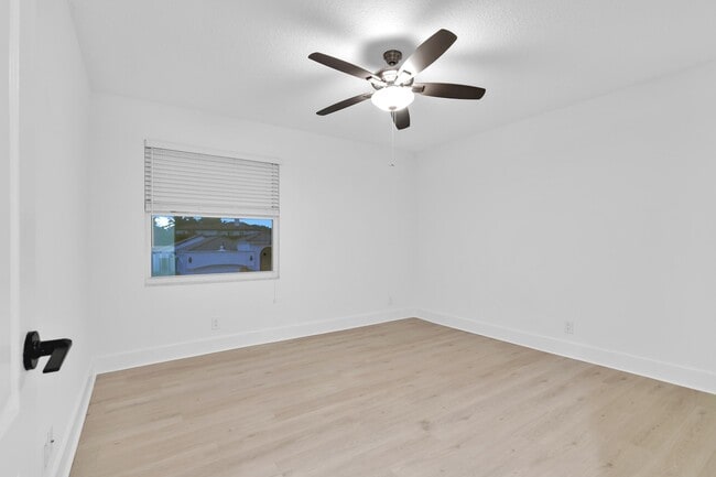 Building Photo - 8608 Vía Giula