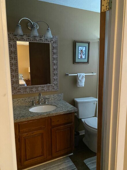 bath 1 - 1119 Nichols Ave