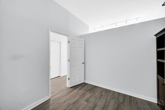 Building Photo - 1600 S Indiana Ave