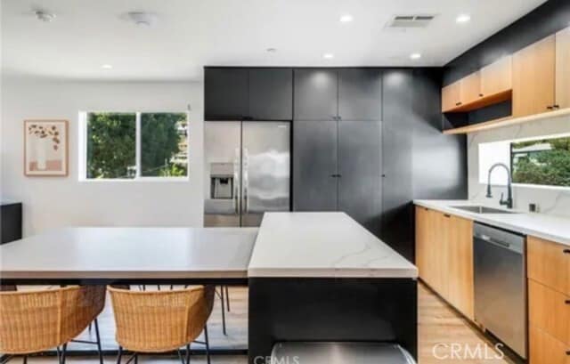 Building Photo - 1943 Carmen Ave