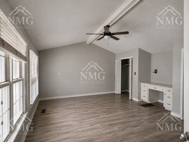 Building Photo - 4247 E Ridge Dr