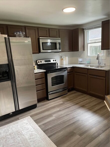 Building Photo - 1011 E Chester St