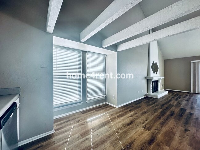 Building Photo - Newer LVP Flooring, Paint and SS Appliance...