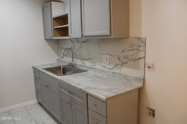 Building Photo - 11724 Jennifer Dr