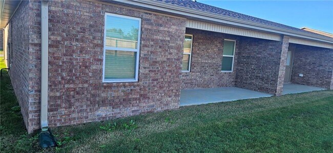 Building Photo - 624 NW 69th Ave