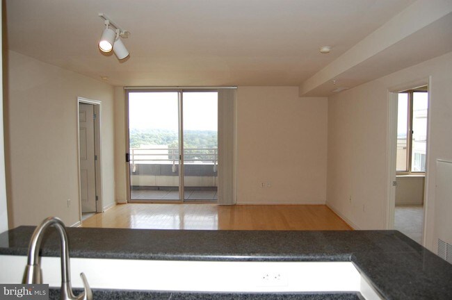 Building Photo - 2726 Gallows Rd