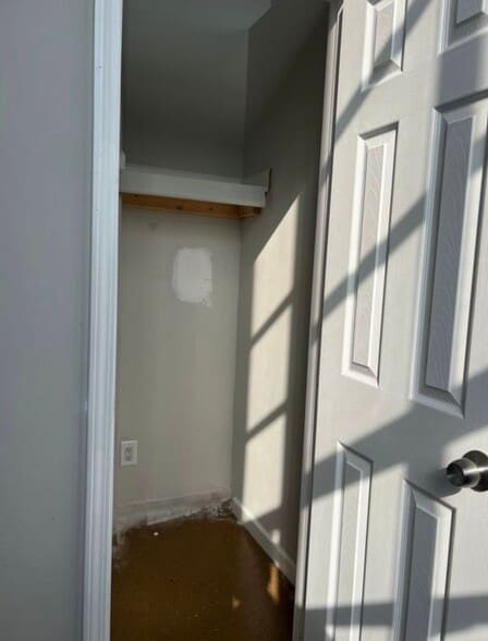 Building Photo - 6533 E Jefferson Ave