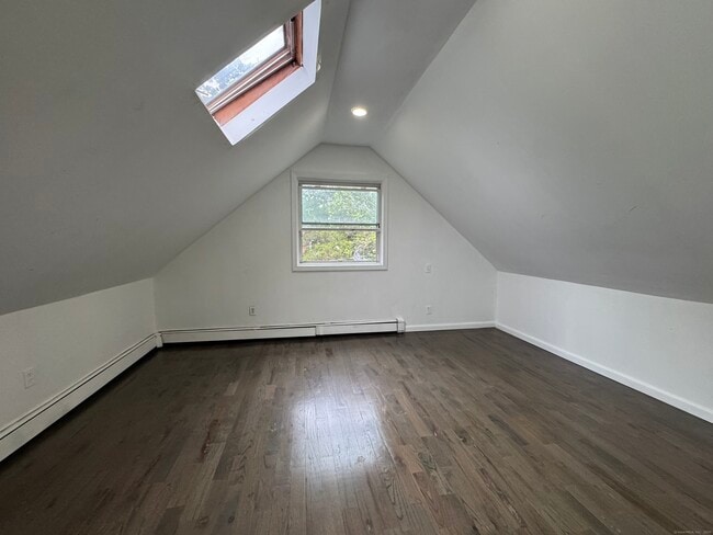 Building Photo - 165 Greenfield Dr