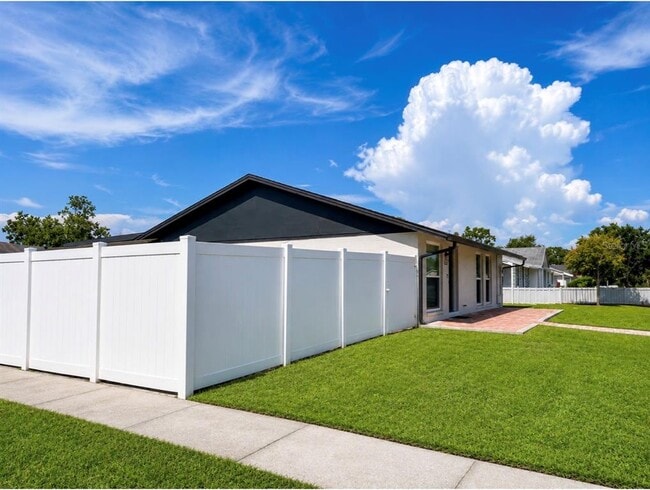 Building Photo - 8541 Briar Grove Cir