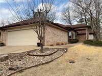 Building Photo - 8 Teresa Dr