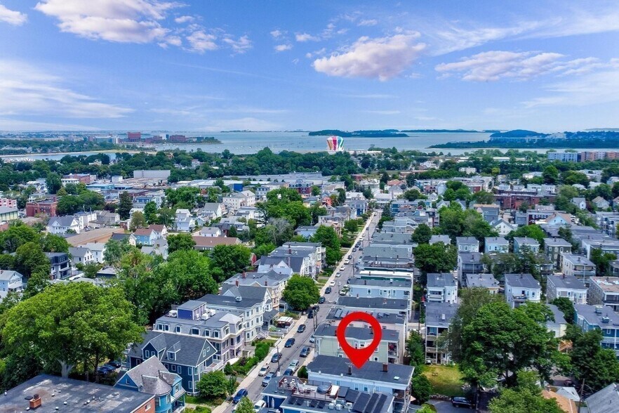 Building Photo - 27 Dix St