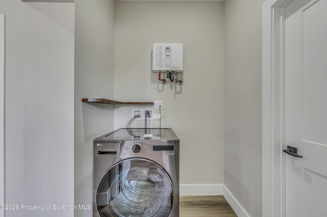 Building Photo - 215 Hickory St