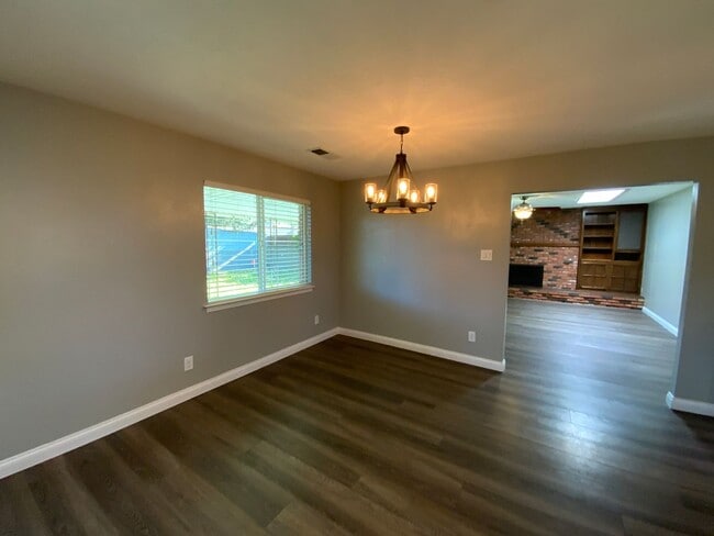 Building Photo - 3 Bedroom Single Story Home Available Near Louisiana Blvd NE & Candelaria Rd NE!