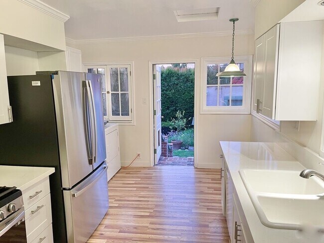 Building Photo - 10551 Troon Ave