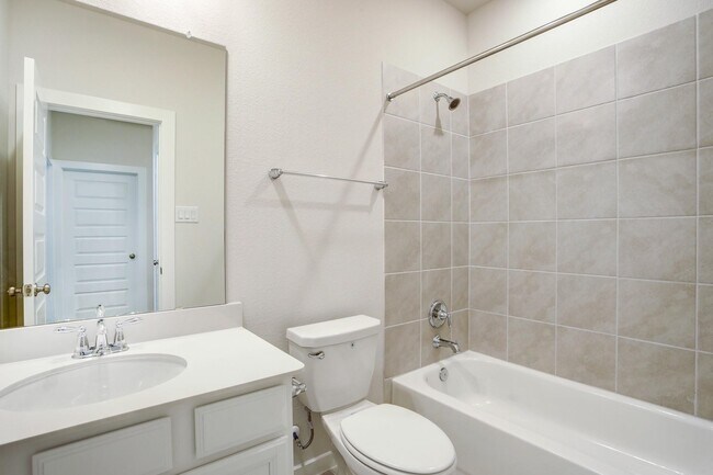 Building Photo - 629 Seabreeze Dr