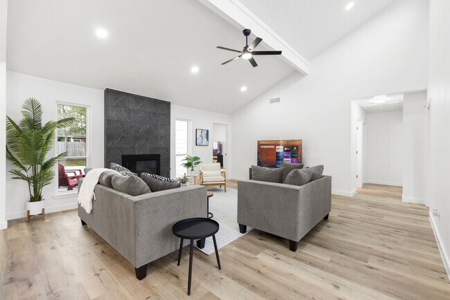 Building Photo - 15126 Forest Lodge Dr