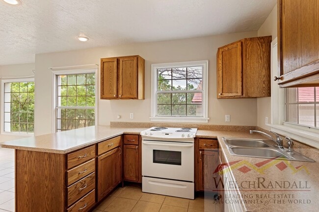 Building Photo - 3 Bedroom Layton Home