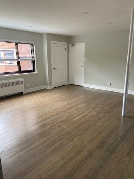 Building Photo - 551 N Sheridan Rd