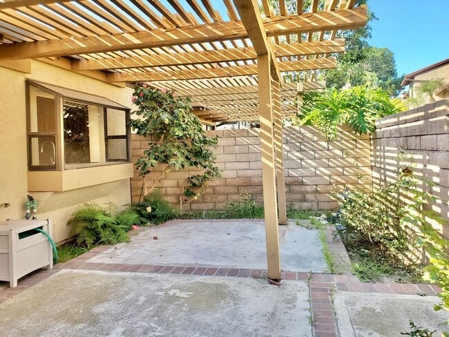 Building Photo - 25685 Fishermans Dr