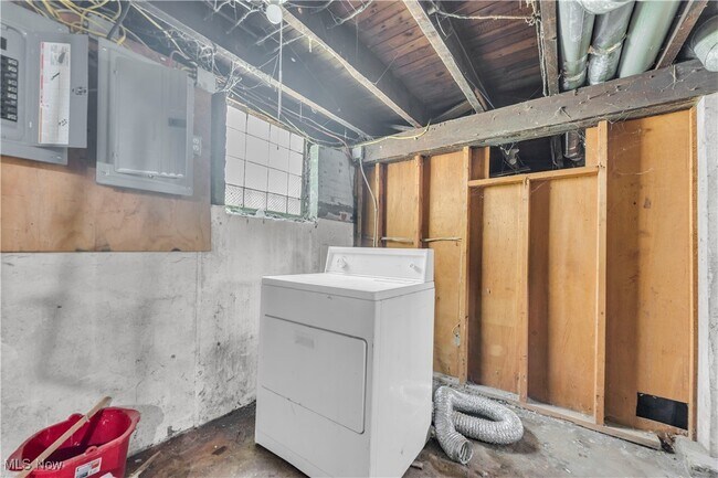 Building Photo - 7902 Halle Ave