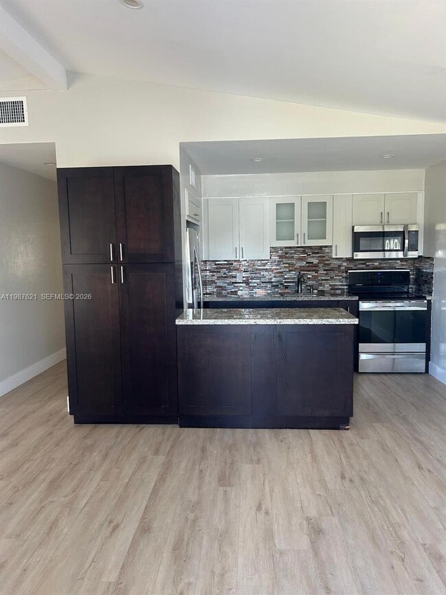 Building Photo - 630 SE 3rd Pl