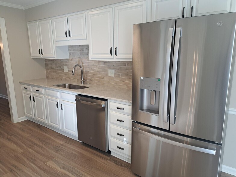 Building Photo - 616 Croston Dr