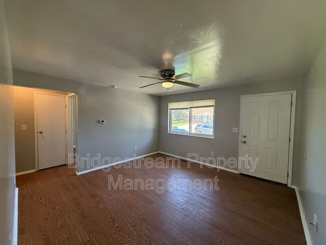 Building Photo - 4952 Leeper St
