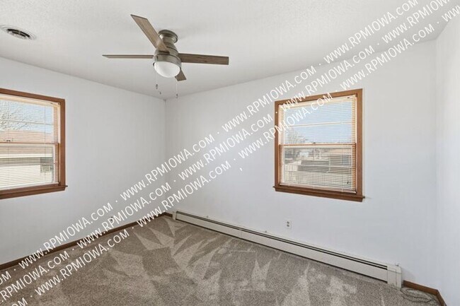 Building Photo - 402 S Clark Ave