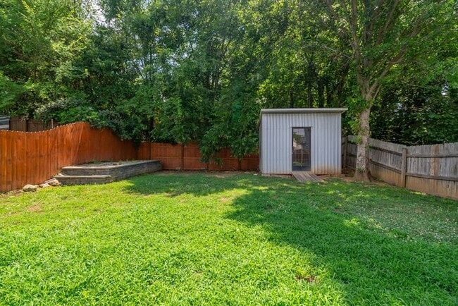 Building Photo - Charming Two-Story Home with Easy Access to Charlotte's Best Amenities